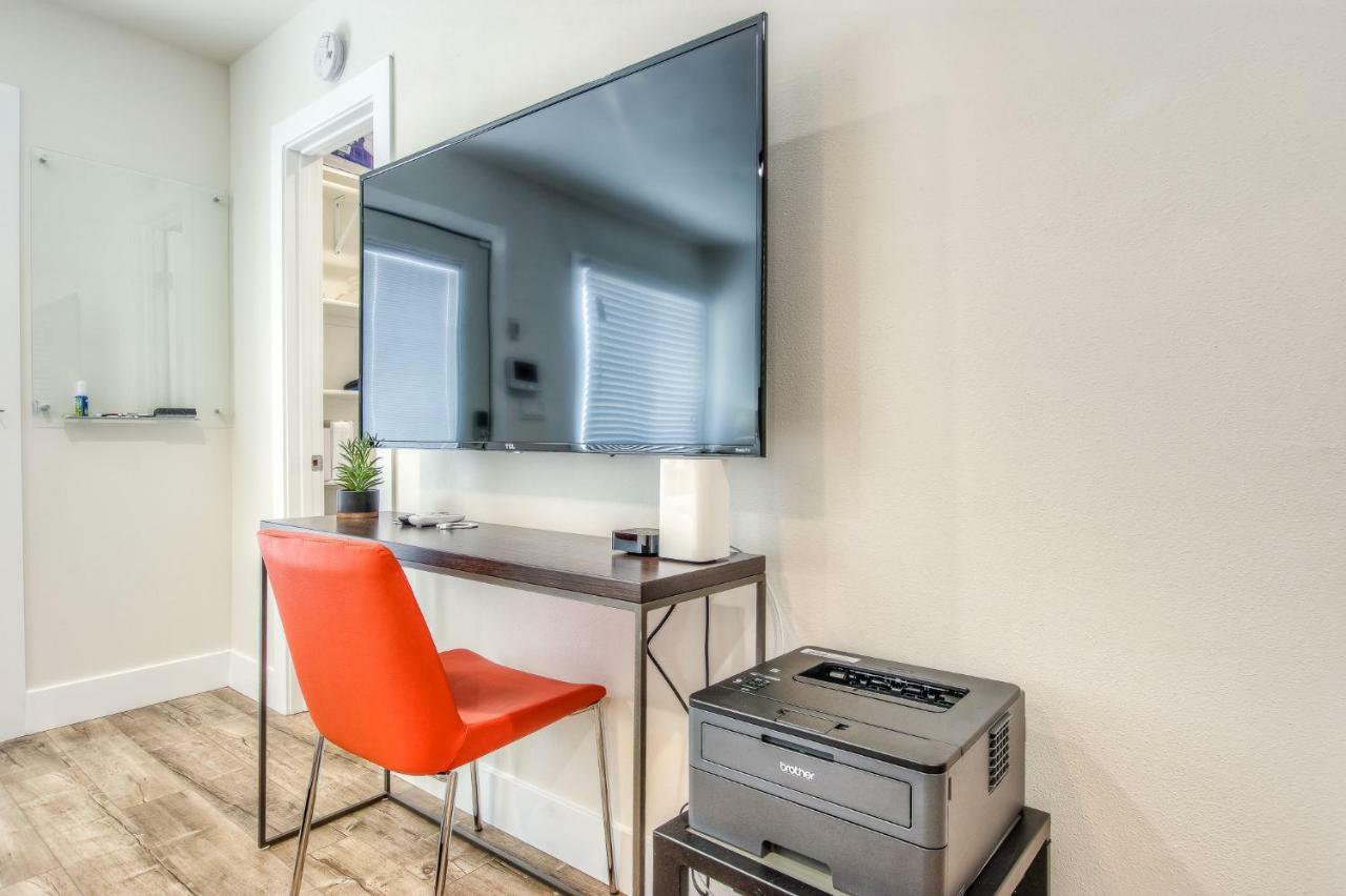 Long Beach Studio Suites Esterno foto