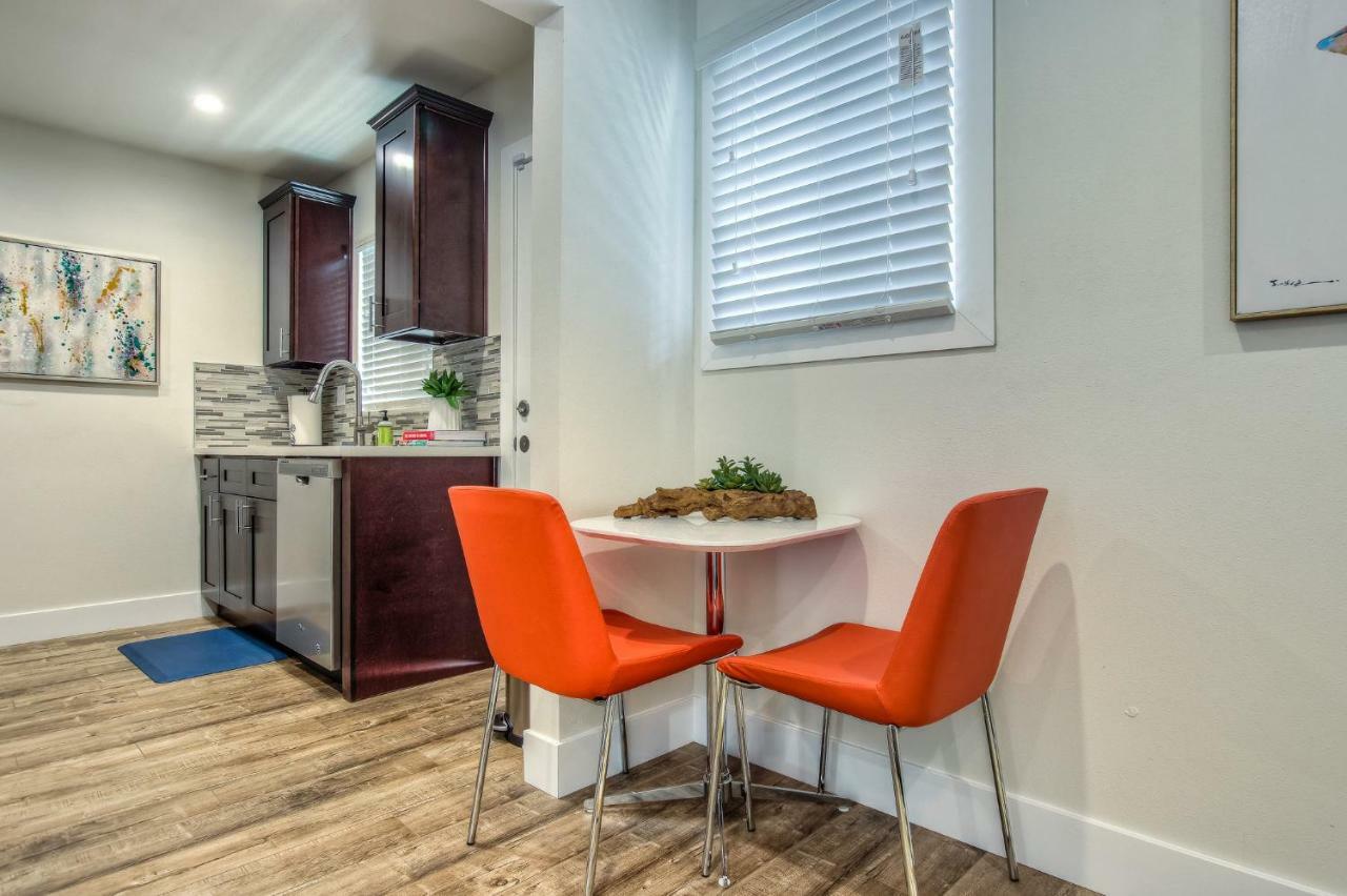 Long Beach Studio Suites Esterno foto